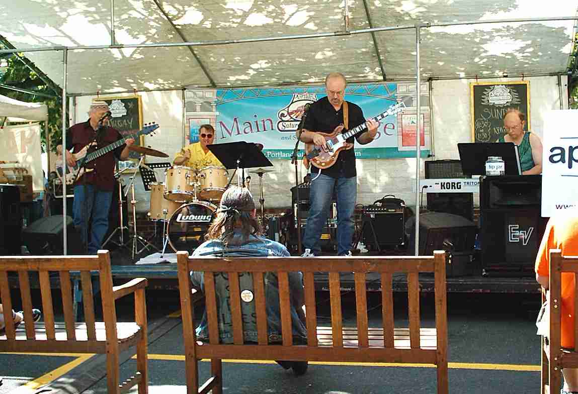 Band_SM(a).JPG (73032 bytes)