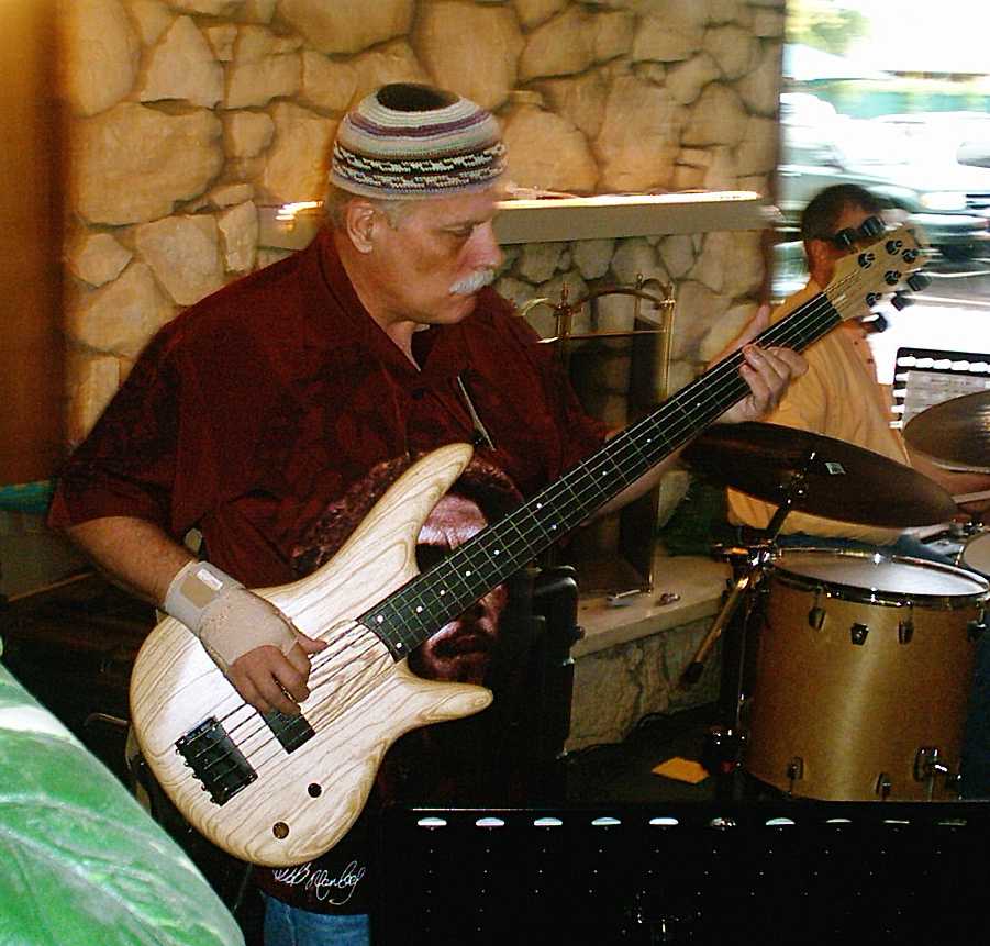 Jon(a).JPG (83569 bytes)