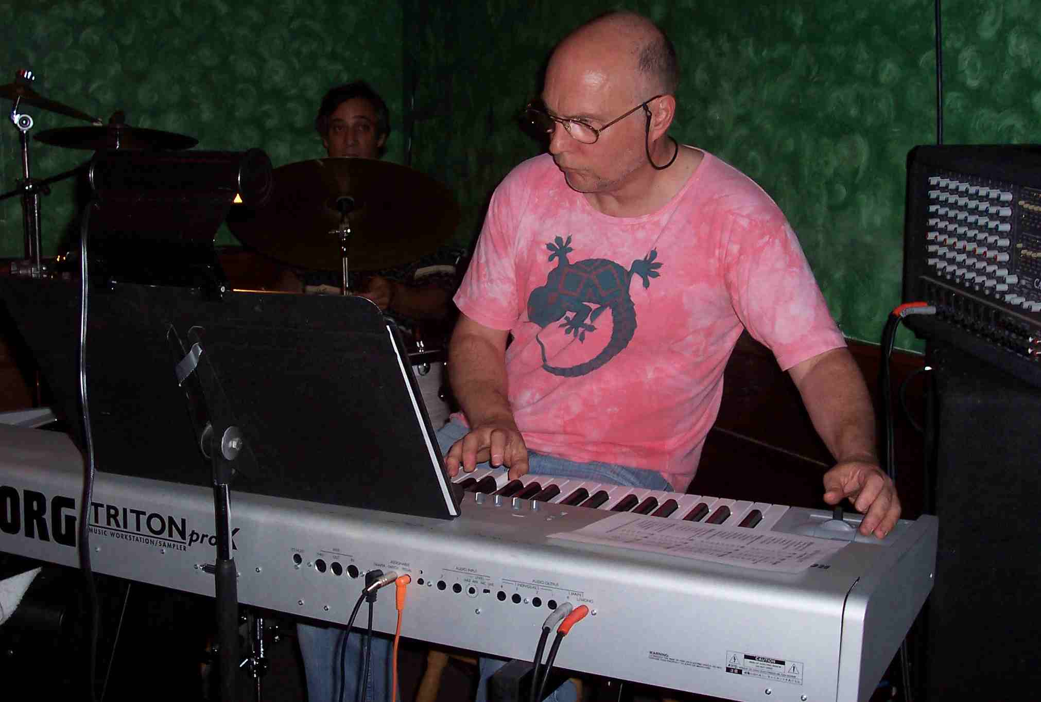 Larry&Pat__AJ's1(a).JPG (99197 bytes)