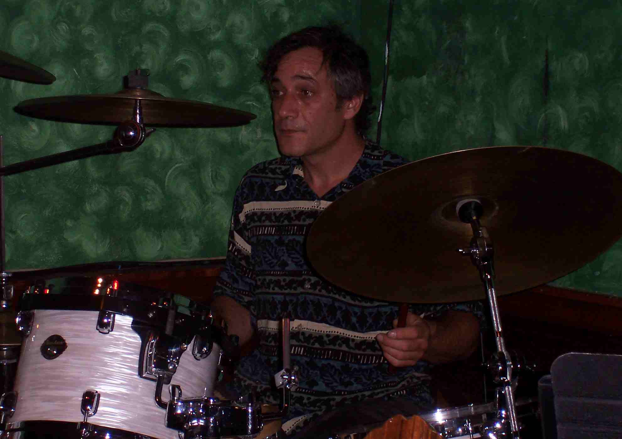 Larry_AJ's1(a).JPG (94909 bytes)