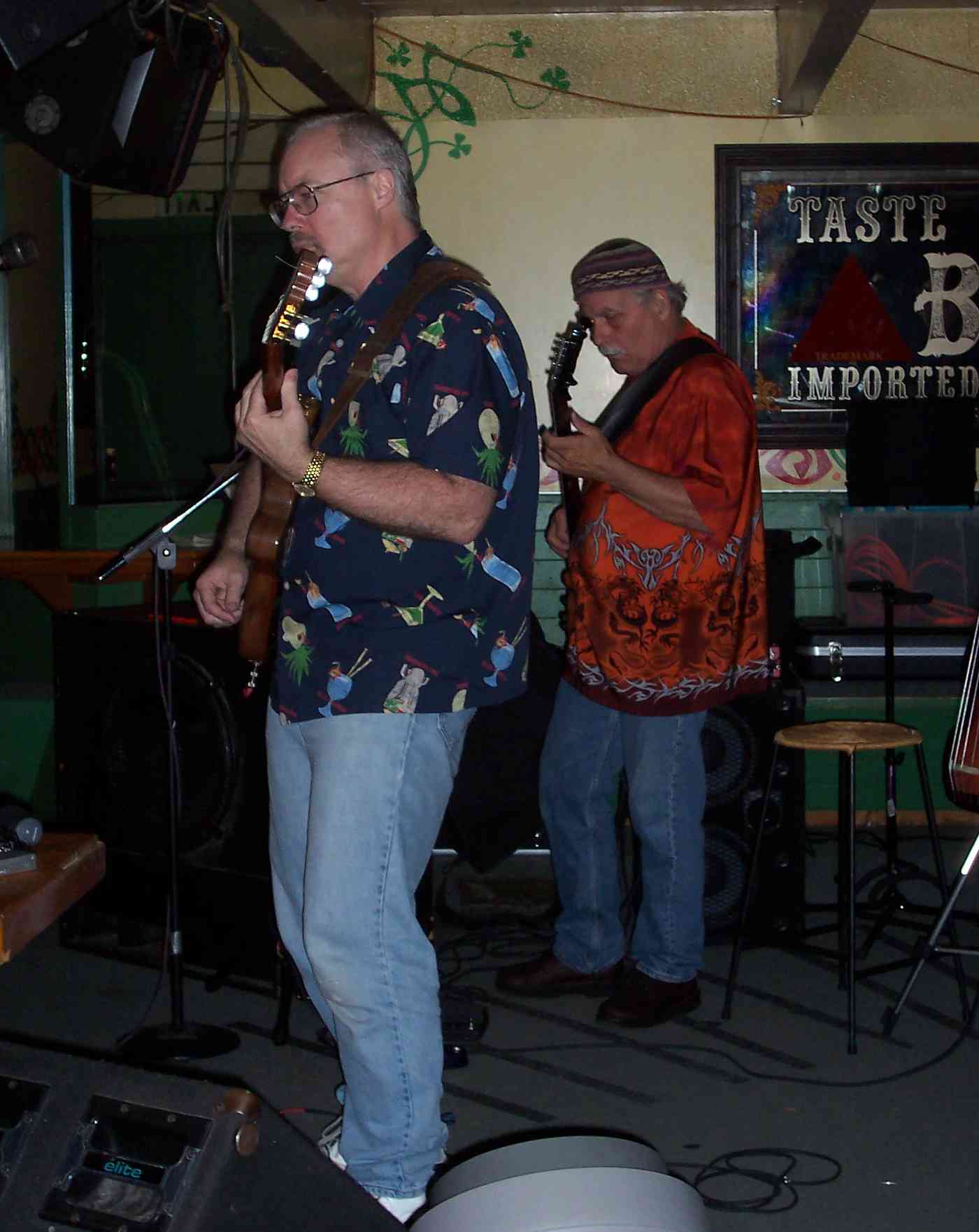 Mark & Jon(a).JPG (109523 bytes)