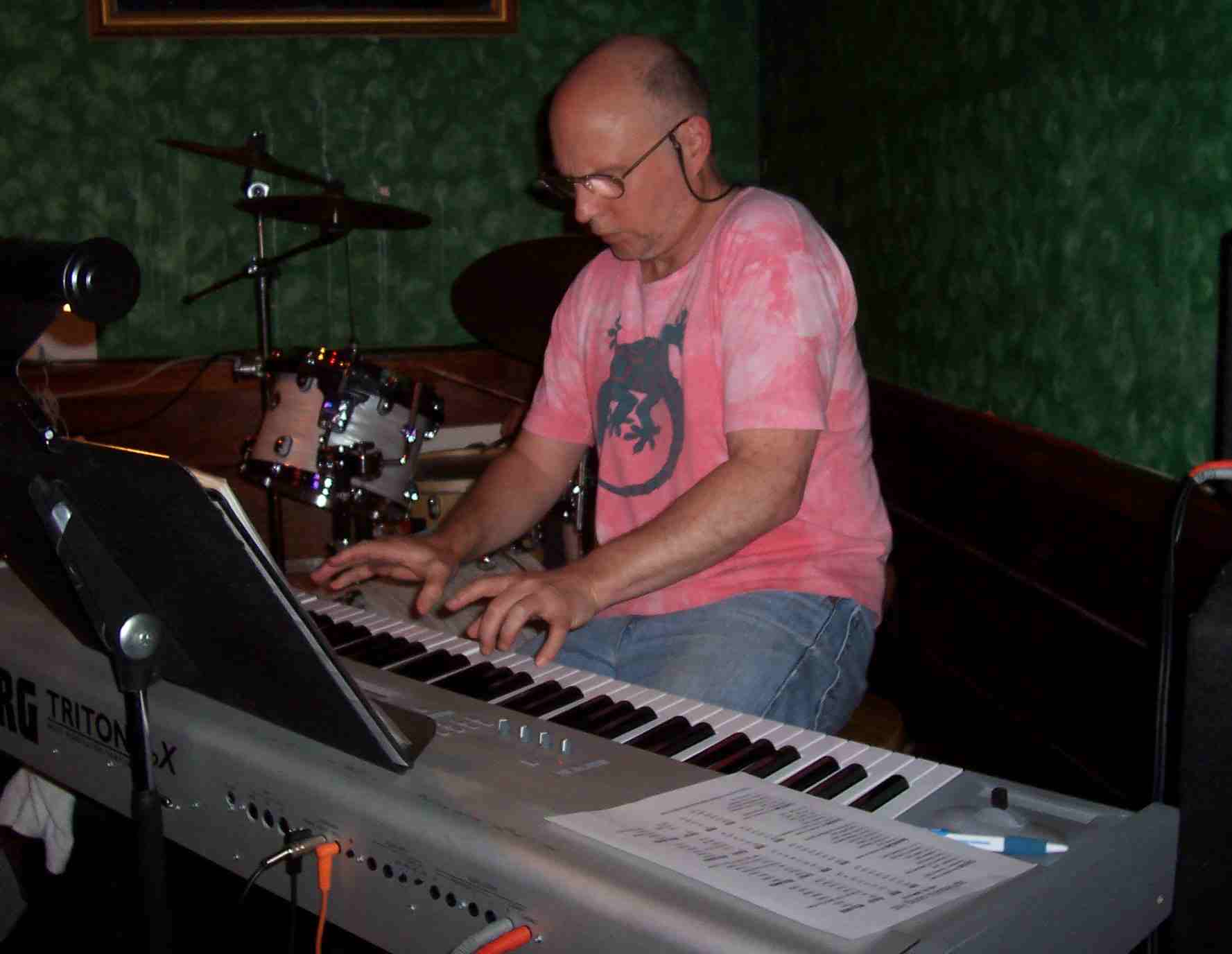 Pat_AJ's1(a).JPG (77489 bytes)